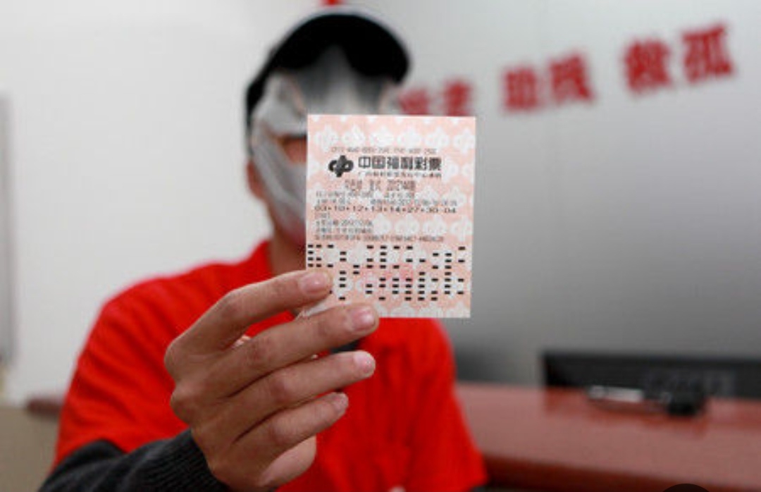 20万众瞩目，第76期双色球开奖揭晓，彩民心愿再起波澜